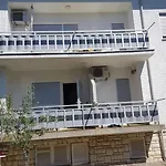 Appartamento Gemuetliches In Mit Garten By Interhome