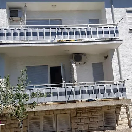 Appartement Gemuetliches In Mit Garten By Interhome